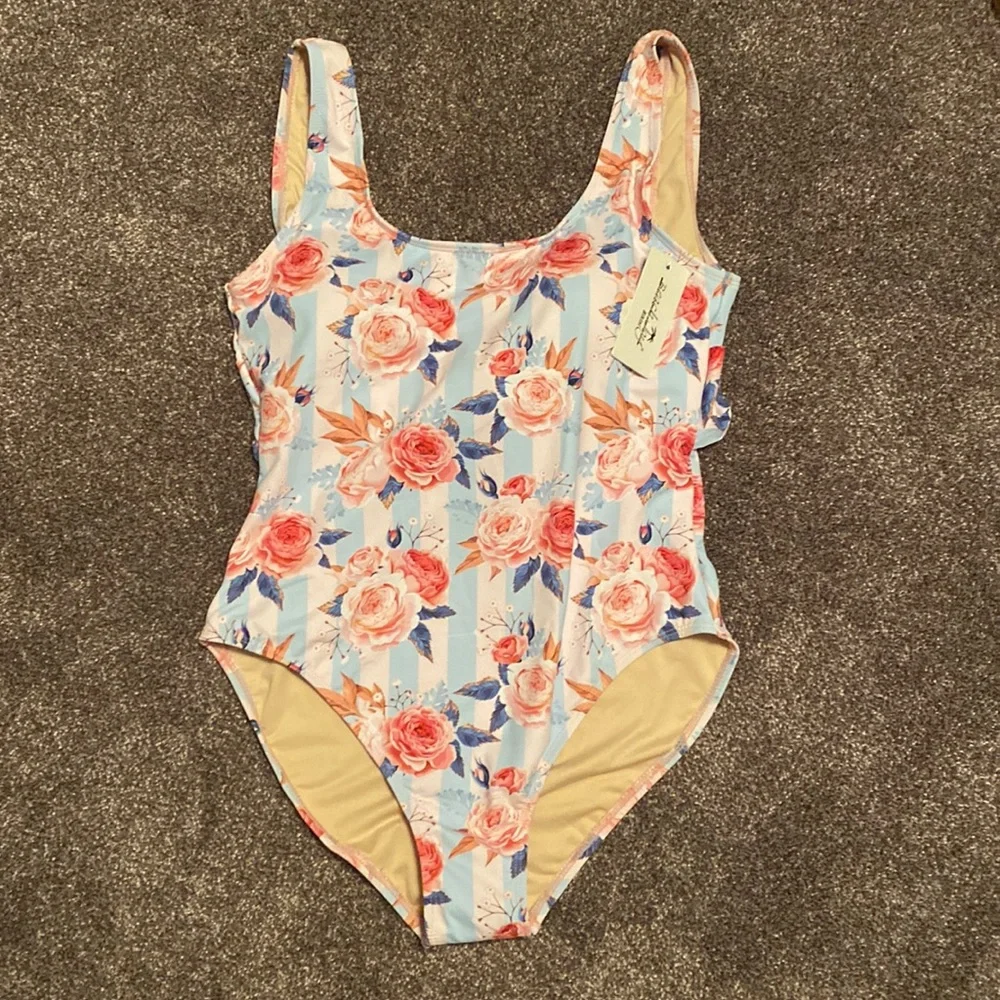 Swim In Style - Picture 1 of 5